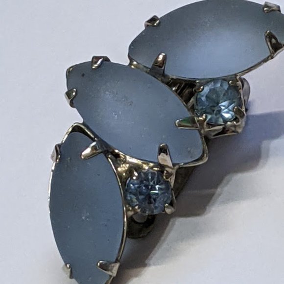 Vintage Art Deco Blue Frosted Glass Clip Earrings - Picture 2 of 4